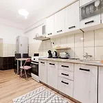 Appartement Albert Residence Authentic Old Town Suites & Parking *