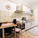 Apartament Albert Residence Premium Apartments With Complimentary Parking Save 23 Percent Off For Your Next Stay In Brasov Old Town *