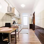 Apartment Albert Residence Old Town Aparthotel