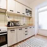 Albert Residence Authentic Old Town Suites & Parking Appartement Braşov
