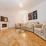 Apartment Albert Residence Old Town Aparthotel