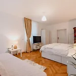 Albert Residence Old Town Aparthotel Brasov