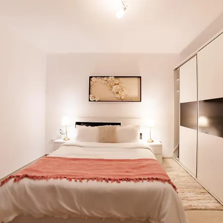 Albert Authentic Suites Brasov - Tampa View - Preferred Spa Rates & Exclusive Guest Benefits Brasov