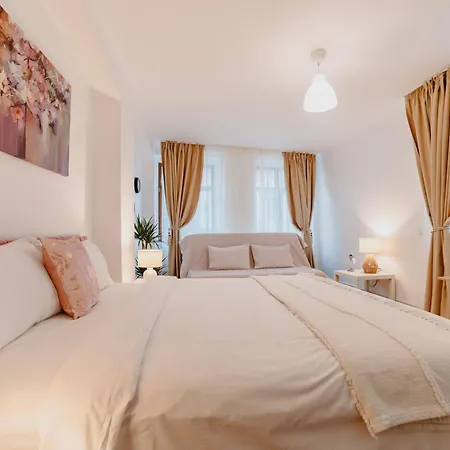 Apartamento Albert Authentic Suites Brasov - Tampa View - Special Swimming Pool & Spa Rates
