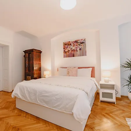 Albert Residence Old Town Premium Serviced Apartments In City Center With 24H Guest Service *