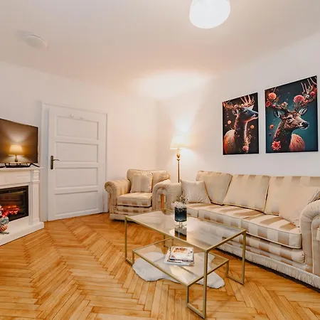 Albert Authentic Suites Brasov - Tampa View & Exclusive Guest Benefits