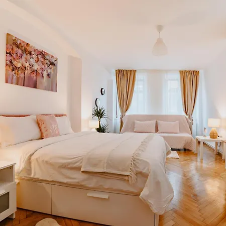 Albert Authentic Suites Brasov - Tampa View - Preferred Spa Rates & Exclusive Guest Benefits Brasov