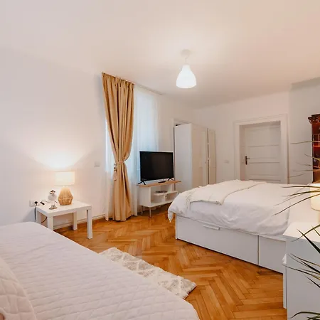 Albert Authentic Suites Brasov - Tampa View & Exclusive Guest Benefits ブラショフ