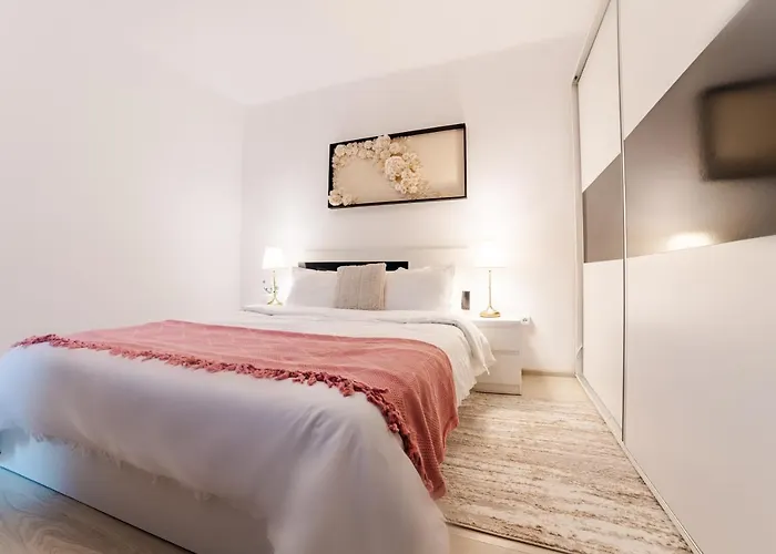 Albert Residence Old Town Premium Serviced Apartments In City Center With 24H Guest Service דירה