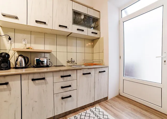 Albert Residence Brasov Historical City Center Premium Apartments & Complimentary Parking *