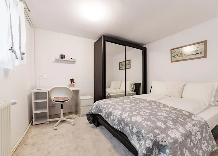 Albert Residence Old Town Premium Serviced Apartments In City Center With 24H Guest Service דירה *